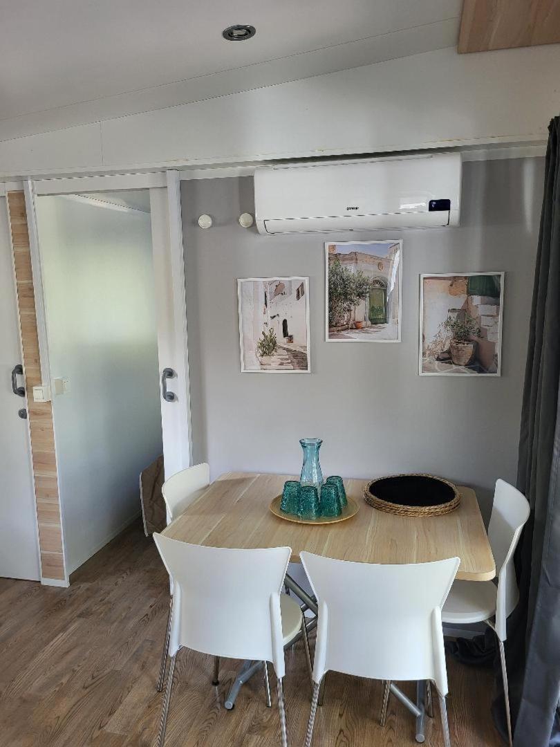 Mobilheim Andrea Wunderschoene Ferienwohnung Direkt Am Meer เยเซรา ภายนอก รูปภาพ